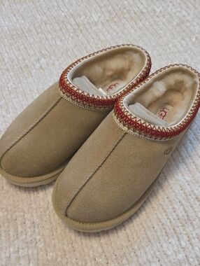 UGG Tan & Red Tasman II Slip-On Clog — Women's